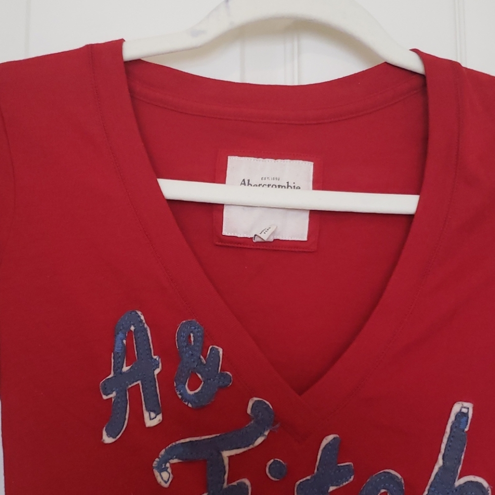 Red tee - Picture 2 of 3